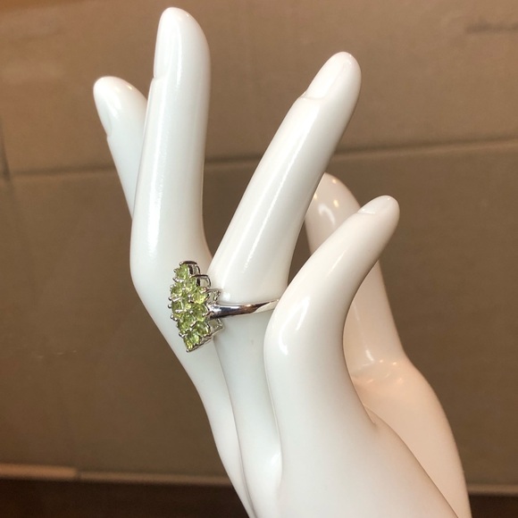 Peridot Cluster Ring Sterling Silver Single Band Ring Sz 6-3/4 - Picture 5 of 17